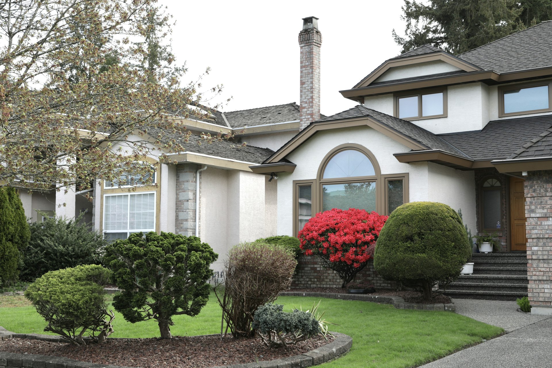 What is my home worth in Franklin, TN — a well-maintained home with manicured landscaping