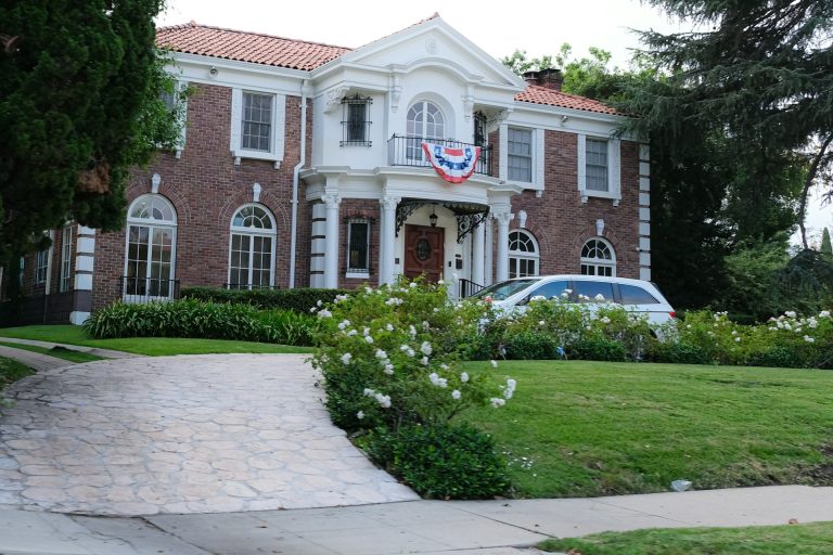 How long it takes to sell a home in Williamson County, TN — a brick home with white trim