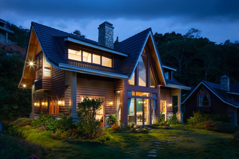 A spacious Tennessee home at dusk — the kind of space Californians find when relocating to Middle Tennessee